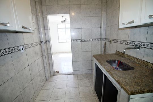 Cozinha de apartamento à venda com 2 quartos, 48m² em Olaria, Rio de Janeiro