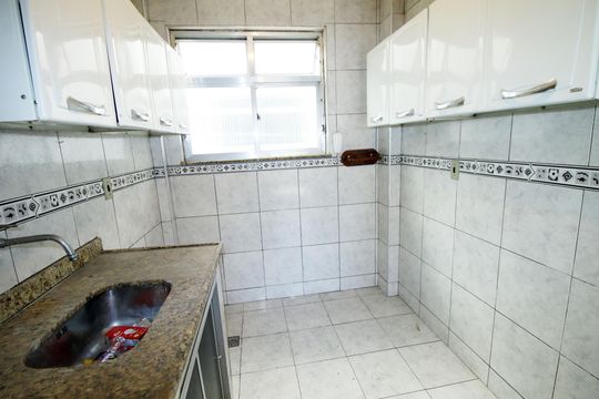 Cozinha de apartamento à venda com 2 quartos, 48m² em Olaria, Rio de Janeiro