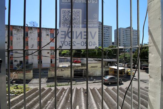 Placa de apartamento à venda com 2 quartos, 48m² em Olaria, Rio de Janeiro