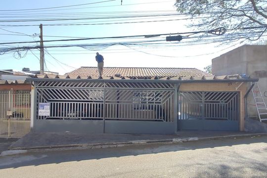 Fachada de casa para alugar com 2 quartos, 70m² em Canhema, Diadema