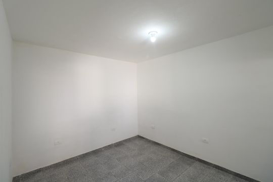 Quarto 2 de casa para alugar com 2 quartos, 70m² em Canhema, Diadema