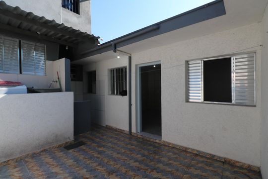 Quintal de casa para alugar com 2 quartos, 70m² em Canhema, Diadema
