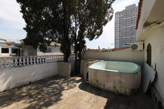 Quintal de casa à venda com 5 quartos, 180m² em Jardim Santo Antonio, São Paulo
