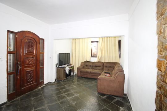 Casa à venda com 5 quartos, 180m² em Jardim Santo Antonio, São Paulo