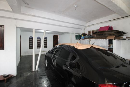 Garagem de casa à venda com 5 quartos, 180m² em Jardim Santo Antonio, São Paulo