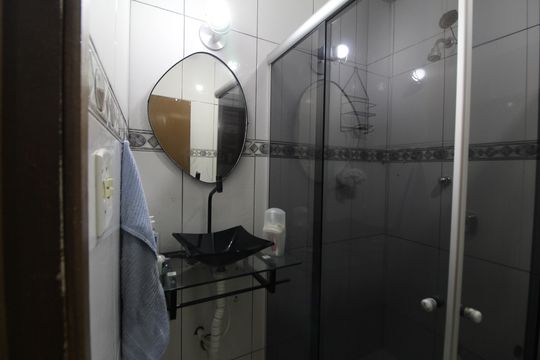 Banheiro Social de casa para alugar com 2 quartos, 70m² em Curicica, Rio de Janeiro