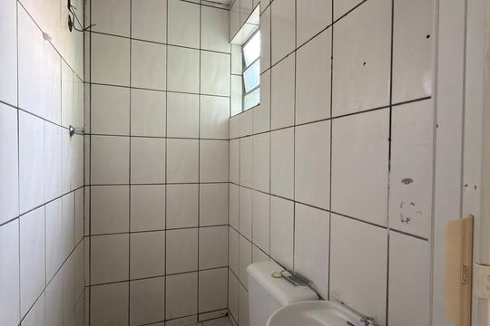 Banheiro de casa para alugar com 2 quartos, 50m² em Vila Moraes, São Paulo