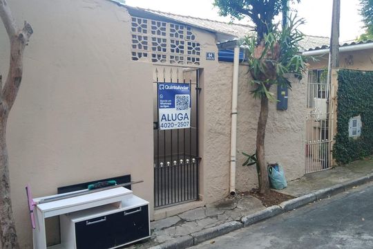Fachada de casa para alugar com 1 quarto, 55m² em Vila Guaca, São Paulo