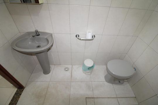 Banheiro de casa para alugar com 1 quarto, 55m² em Vila Guaca, São Paulo