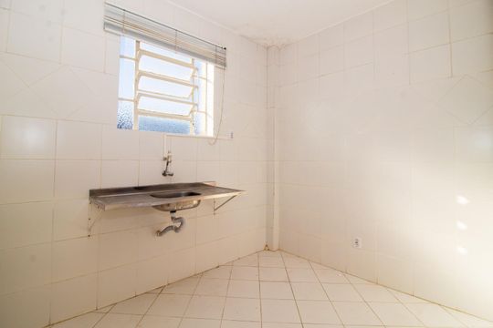 Cozinha de apartamento para alugar com 2 quartos, 60m² em Petrópolis, Porto Alegre