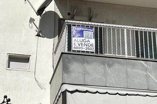 Fachada + placa de apartamento à venda com 2 quartos, 98m² em Vila Valqueire, Rio de Janeiro
