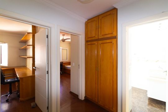 Hall dos quartos de casa para alugar com 3 quartos, 200m² em Vila Central, São Paulo