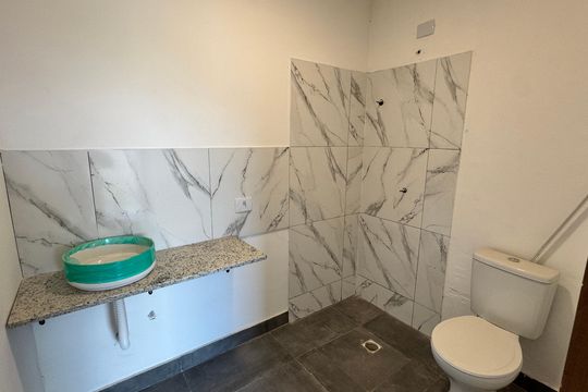 Banheiro da Suíte 2 de casa de condomínio para alugar com 3 quartos, 239m² em Chácara Roselândia, Cotia