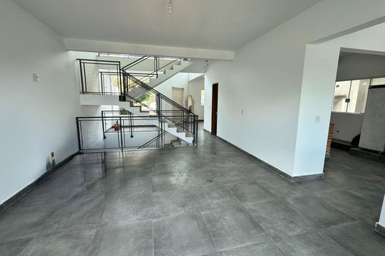 Casa de Condomínio para alugar com 3 quartos, 239m² em Chácara Roselândia, Cotia