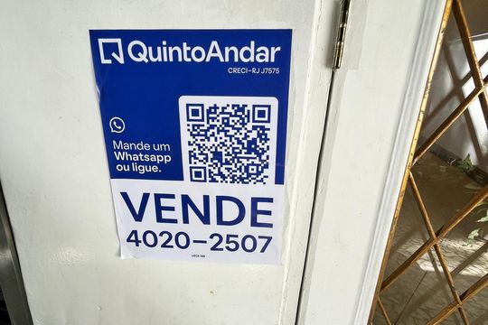Placa  de apartamento à venda com 2 quartos, 60m² em Copacabana, Rio de Janeiro