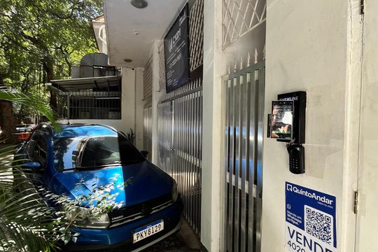 Placa  de apartamento à venda com 2 quartos, 60m² em Copacabana, Rio de Janeiro