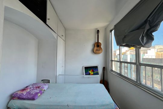 Quarto 1 de apartamento à venda com 2 quartos, 60m² em Copacabana, Rio de Janeiro