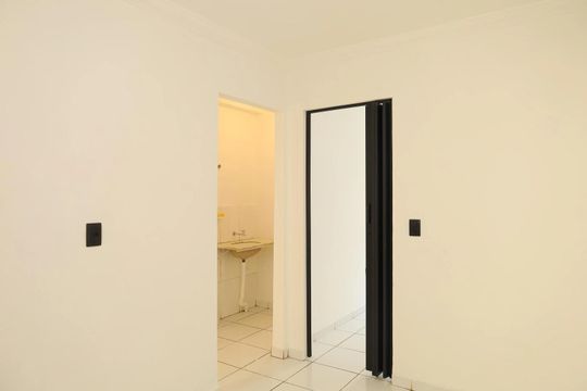 Corredor de apartamento à venda com 2 quartos, 49m² em Conjunto Residencial José Bonifácio, São Paulo