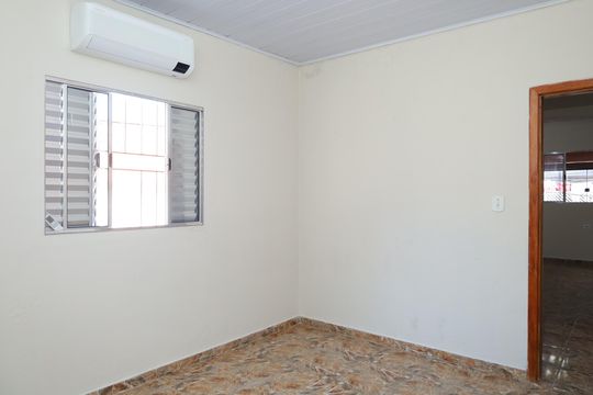 Quarto 1 de casa para alugar com 2 quartos, 70m² em Jardim Maia, São Paulo
