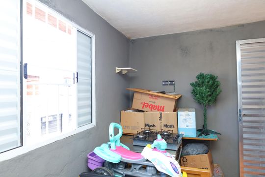 Quarto 2 de casa para alugar com 2 quartos, 70m² em Jardim Maia, São Paulo