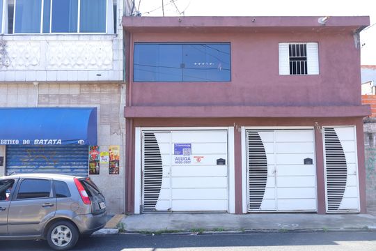 Fachada - Placa GRANDE instalada no portão do imovel, dia 27.08.2026 - Código da placa:SWRM-1323 de casa para alugar com 2 quartos, 70m² em Jardim Maia, São Paulo