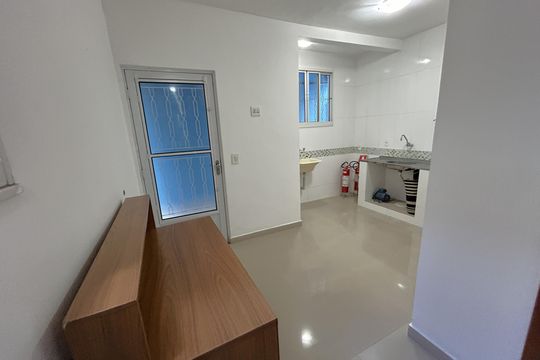 Sala de casa para alugar com 2 quartos, 54m² em Vila Valqueire, Rio de Janeiro