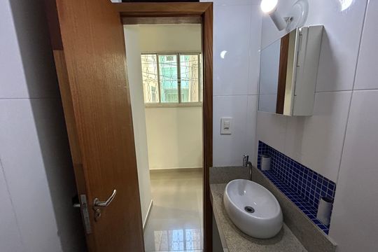 Banheiro de casa para alugar com 2 quartos, 54m² em Vila Valqueire, Rio de Janeiro