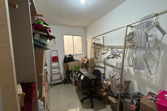 Quarto 2 de casa para alugar com 2 quartos, 54m² em Vila Valqueire, Rio de Janeiro