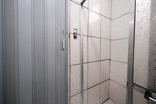 Banheiro de casa para alugar com 1 quarto, 40m² em Parque Boturussu, São Paulo