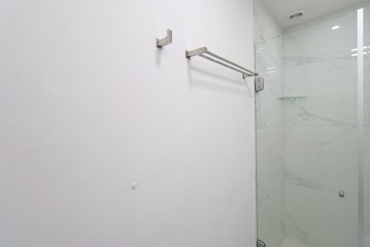 Banheiro  de apartamento para alugar com 1 quarto, 31m² em Água Branca, São Paulo