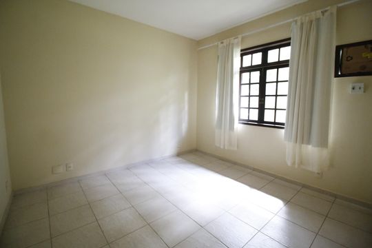 Quarto 1 de casa de condomínio para alugar com 4 quartos, 371m² em Taquara, Rio de Janeiro