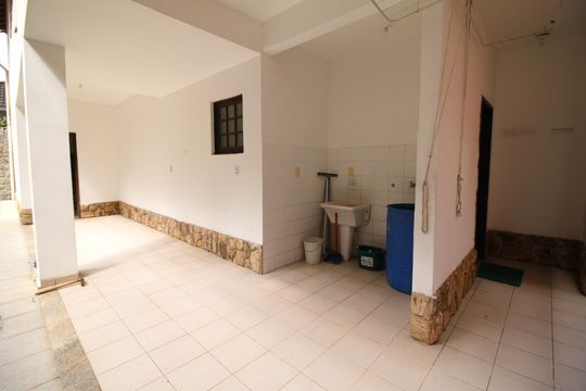Área de Serviço de casa de condomínio para alugar com 4 quartos, 371m² em Taquara, Rio de Janeiro