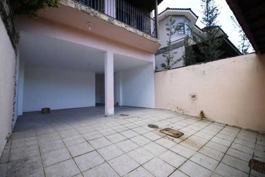 Garagem de casa de condomínio para alugar com 4 quartos, 371m² em Taquara, Rio de Janeiro