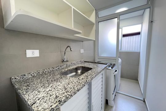 Cozinha de kitnet/studio para alugar com 1 quarto, 30m² em Jardim Bonfiglioli, São Paulo