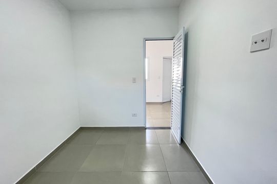 Quarto de kitnet/studio para alugar com 1 quarto, 30m² em Jardim Bonfiglioli, São Paulo