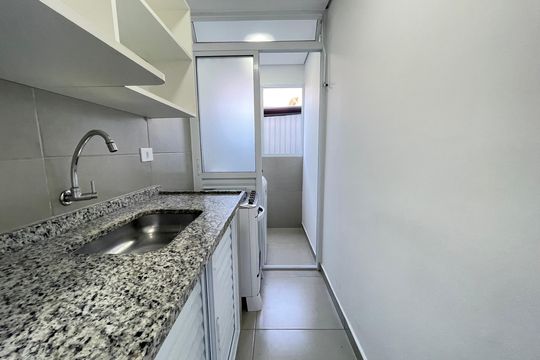 Cozinha de kitnet/studio para alugar com 1 quarto, 30m² em Jardim Bonfiglioli, São Paulo