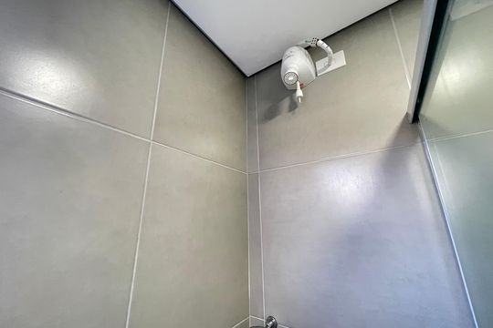 Banheiro de kitnet/studio para alugar com 1 quarto, 30m² em Jardim Bonfiglioli, São Paulo