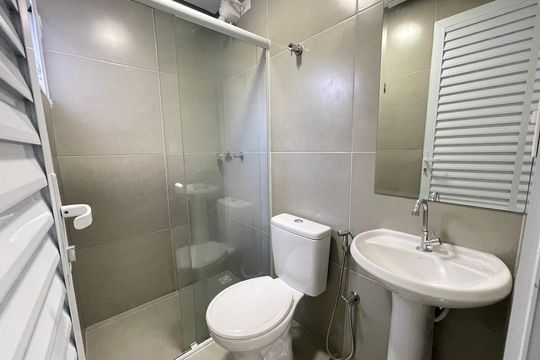 Banheiro de kitnet/studio para alugar com 1 quarto, 30m² em Jardim Bonfiglioli, São Paulo