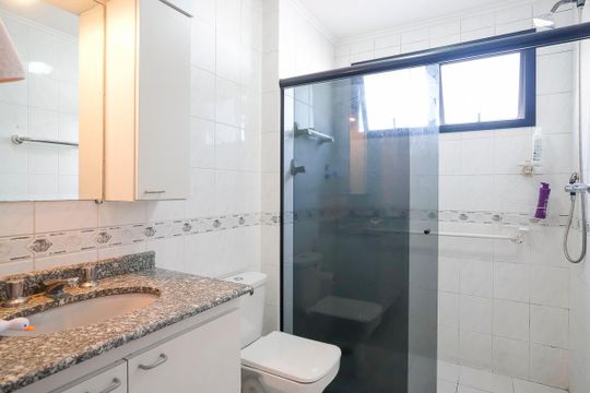 Banheiro da suíte de apartamento à venda com 3 quartos, 121m² em Santo Antônio, São Caetano do Sul