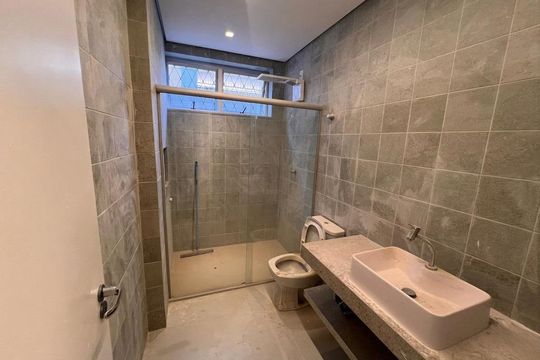 Banheiro de apartamento para alugar com 3 quartos, 100m² em Santo Agostinho, Belo Horizonte