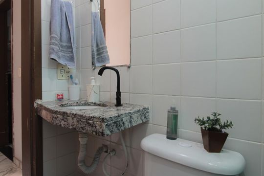 Banheiro Social de apartamento à venda com 3 quartos, 55m² em Copacabana, Belo Horizonte