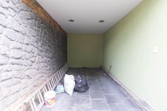 Garagem de casa para alugar com 3 quartos, 170m² em Colubandê, São Gonçalo
