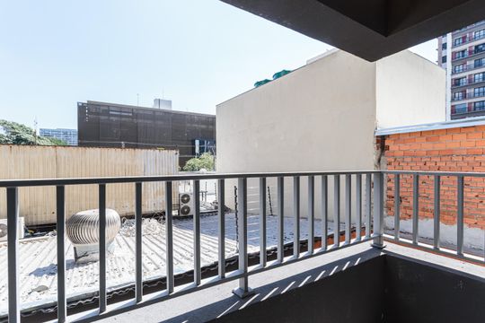 Varanda de kitnet/studio para alugar com 1 quarto, 25m² em Indianópolis, São Paulo
