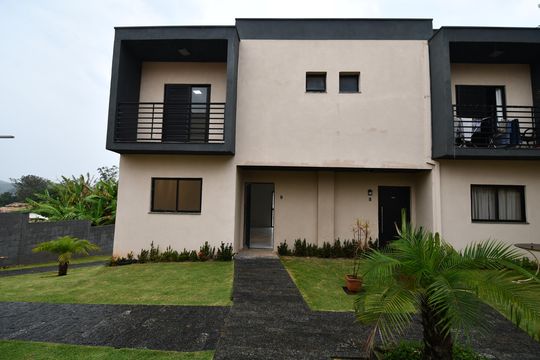 Fachada de casa de condomínio à venda com 3 quartos, 100m² em Conjunto Habitacional Vila Santana (sousas), Campinas