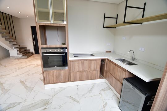 Cozinha de casa de condomínio à venda com 3 quartos, 100m² em Conjunto Habitacional Vila Santana (sousas), Campinas