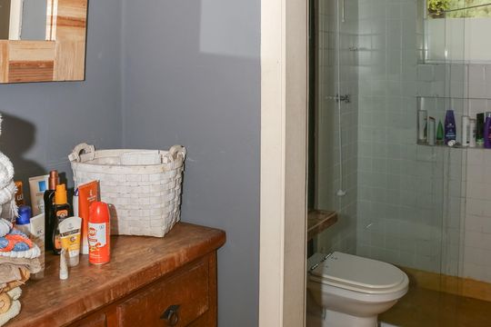 Banheiro do Salão de casa à venda com 3 quartos, 300m² em Vila Romana, São Paulo