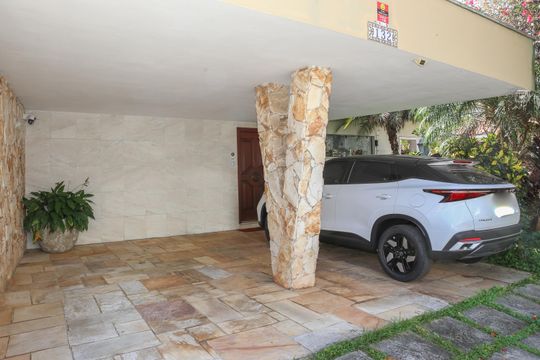 Garagem de casa à venda com 3 quartos, 300m² em Vila Romana, São Paulo