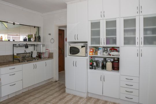 Cozinha de casa à venda com 3 quartos, 300m² em Vila Romana, São Paulo