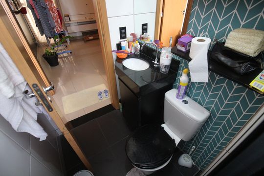 Banheiro de apartamento à venda com 2 quartos, 42m² em Califórnia, Contagem