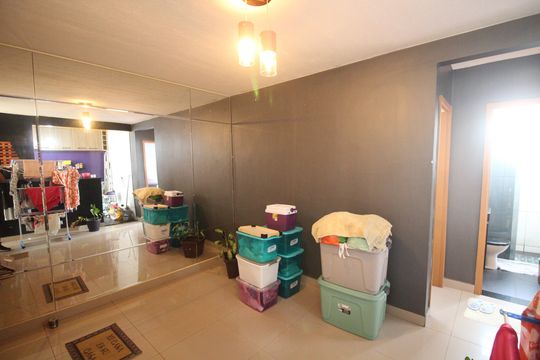 Sala de apartamento à venda com 2 quartos, 42m² em Califórnia, Contagem